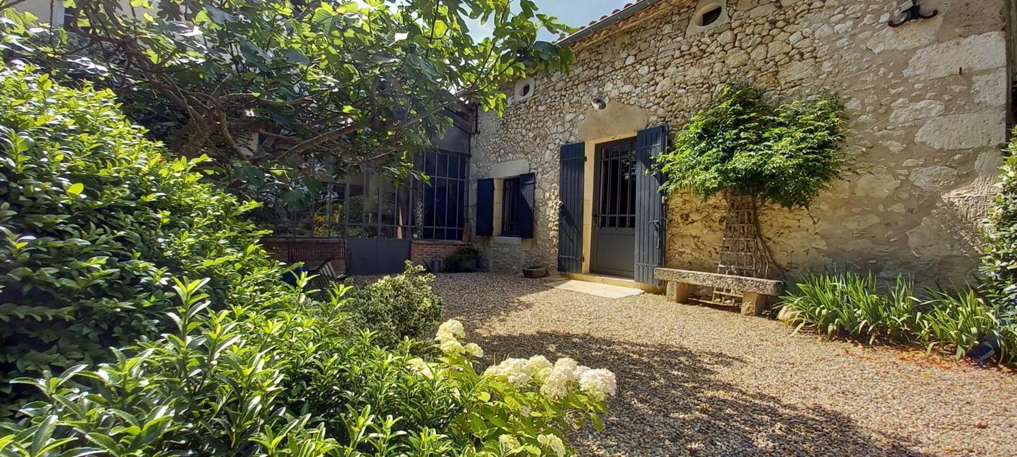 Entre-Vignes-Et-Bastides Hotell Montcaret Exteriör bild