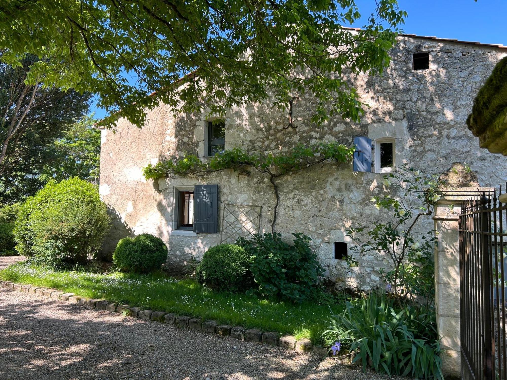 Entre-Vignes-Et-Bastides Hotell Montcaret Exteriör bild